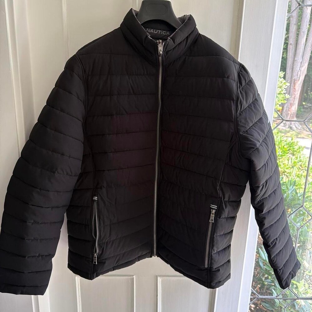 Reversible Nautica black & grey puffer jacket with horizontal quilting #puffer #